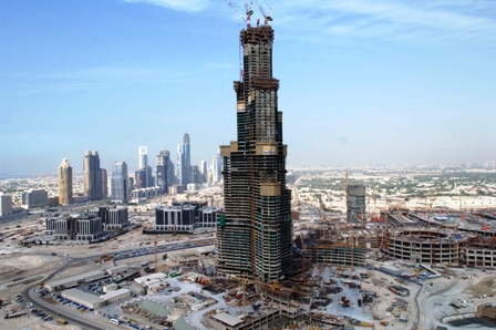Строители отказываются продолжать работу над самым высоким зданием в мире, пока им не увеличат заработную плату