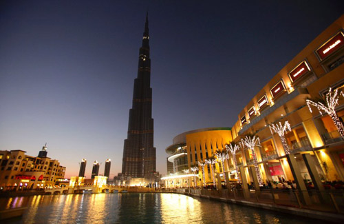 Небоскреб в ОАЭ стал самым высоким строением, созданным человеком