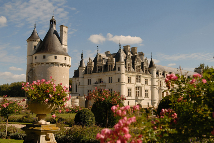 Sotheby's выделил хозяевам двух французских замков восемь тысяч евро на реставрацию