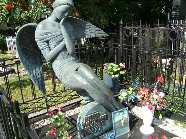 Квадратный метр на Ваганьковском кладбище стоит как в элитной квартире