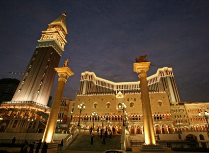 Крупнейшее в мире казино открывается в китайском Макао