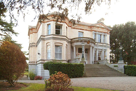 Выставленная на продажу резиденция французского посла в Дублине может стать самым дорогим домом в истории Ирландии