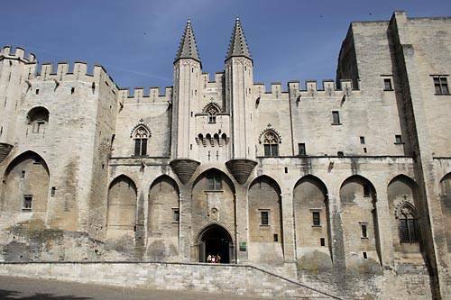 Казна французского города Авиньон пополнится за счет продажи тюрьмы XIII века