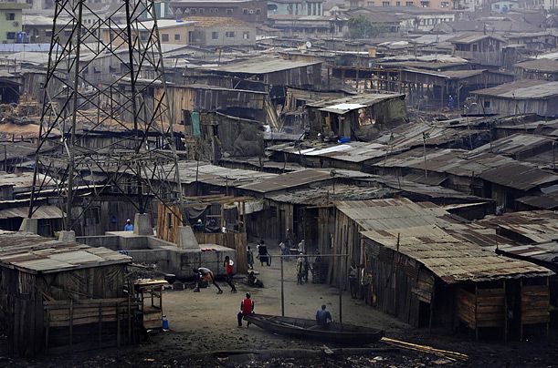 Власти Нигерии применили насилие и газ для незаконного выселения 800 тысяч человек