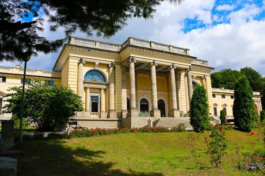 Нерухомість політиків ХІХ століття: маєтки, вплив і символи статусу