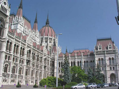 Скандал с продажей здания Минрегиону набирает обороты: теперь Вексельберга заподозрило в мошенничестве МВД