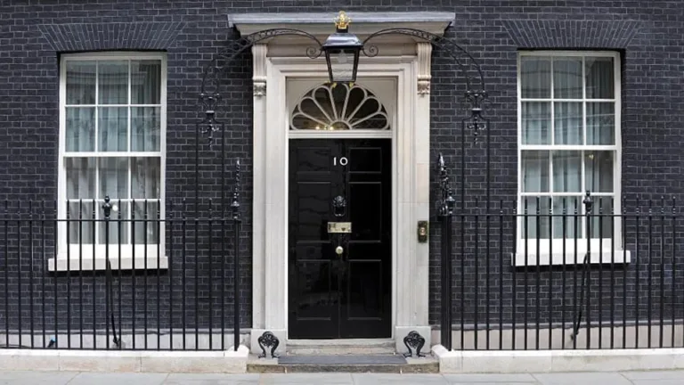 10 Downing Street після зміни прем’єра: чому головна політична адреса Британії юридично не належить прем’єр-міністру
