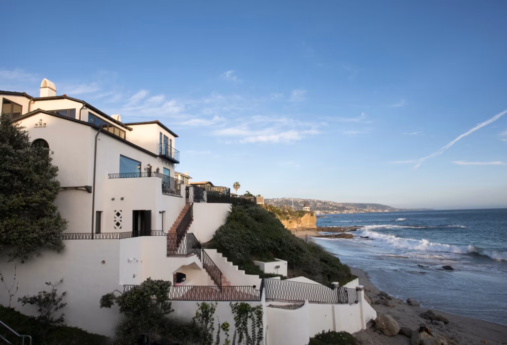 Пляжний будинок, який оновлювала Даян Кітон, продають у Laguna Beach за $10,3 млн